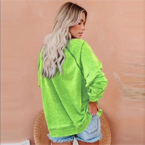 1 sz 2X left!! 5⭐️NWT Grinch Christmas Sweatshirt - Picture 2 of 3